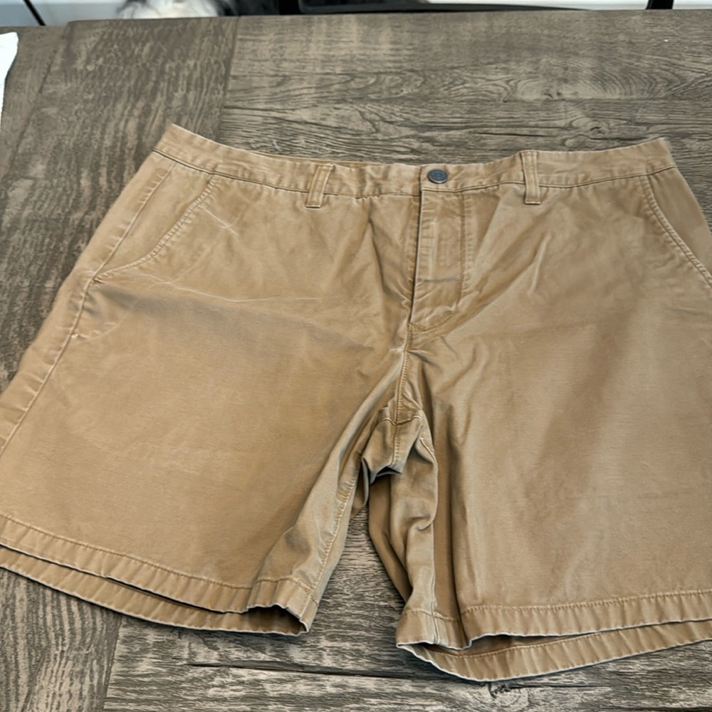 Bonobos khaki Men’s Shorts EUC
